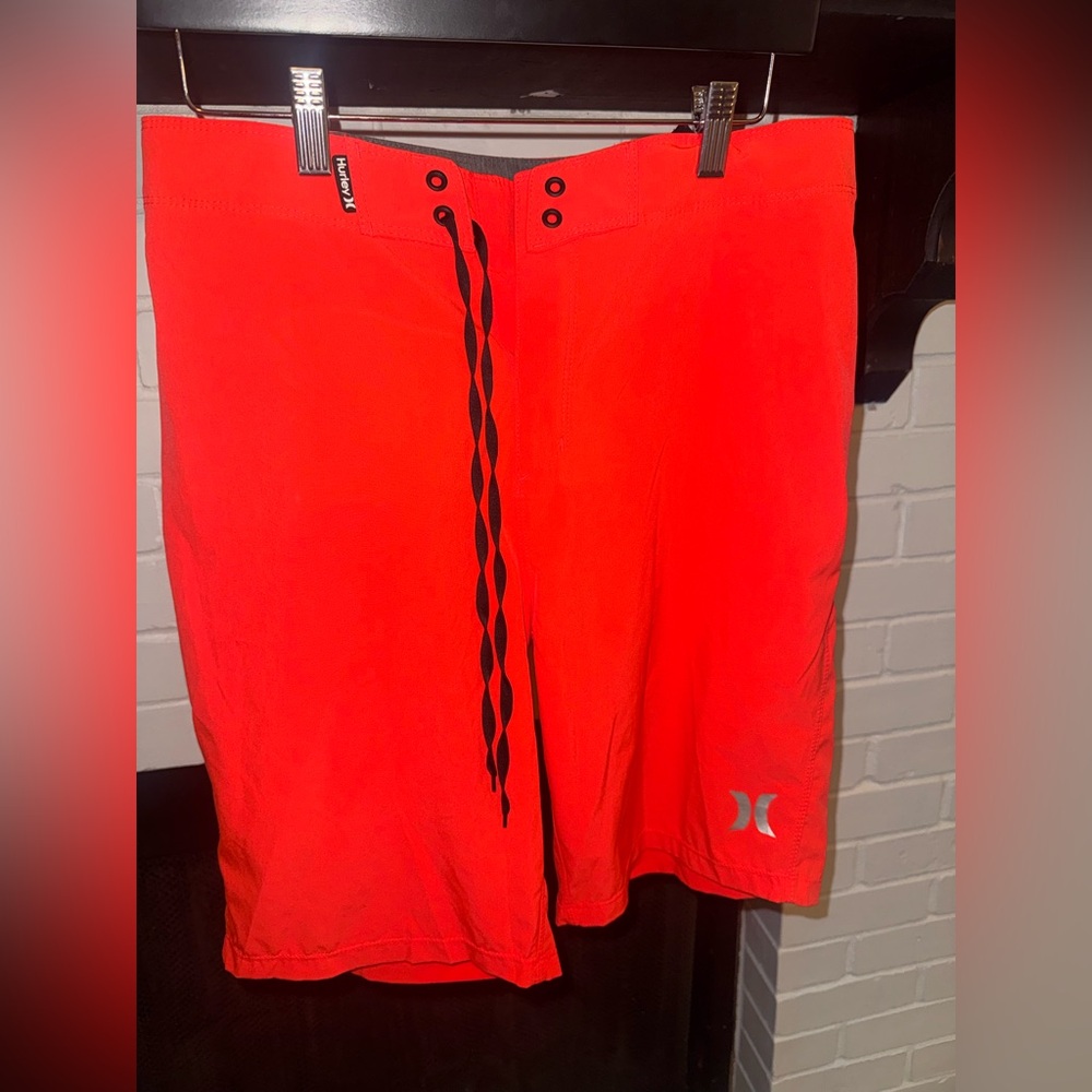 Hurley Vibrant pink shorts